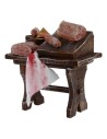 Banco in legno con carne e salumi cm 7x4x7,5 per statue da