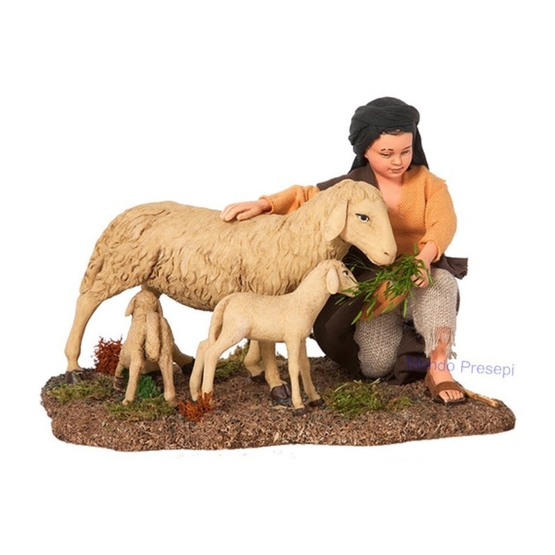 Bambino con pecora e agnelli STV30/64 Mondo Presepi