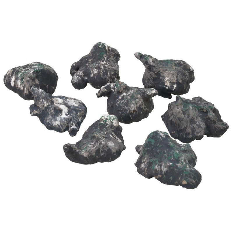 Set of 8 small stones of various sizes