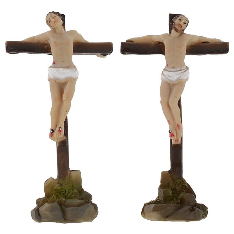 Estatuas de ladrones pascuales crucificados en el Calvario 5