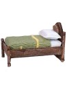 Cama individual de madera envejecida con relieve superior de 4x7x4,5 cm.