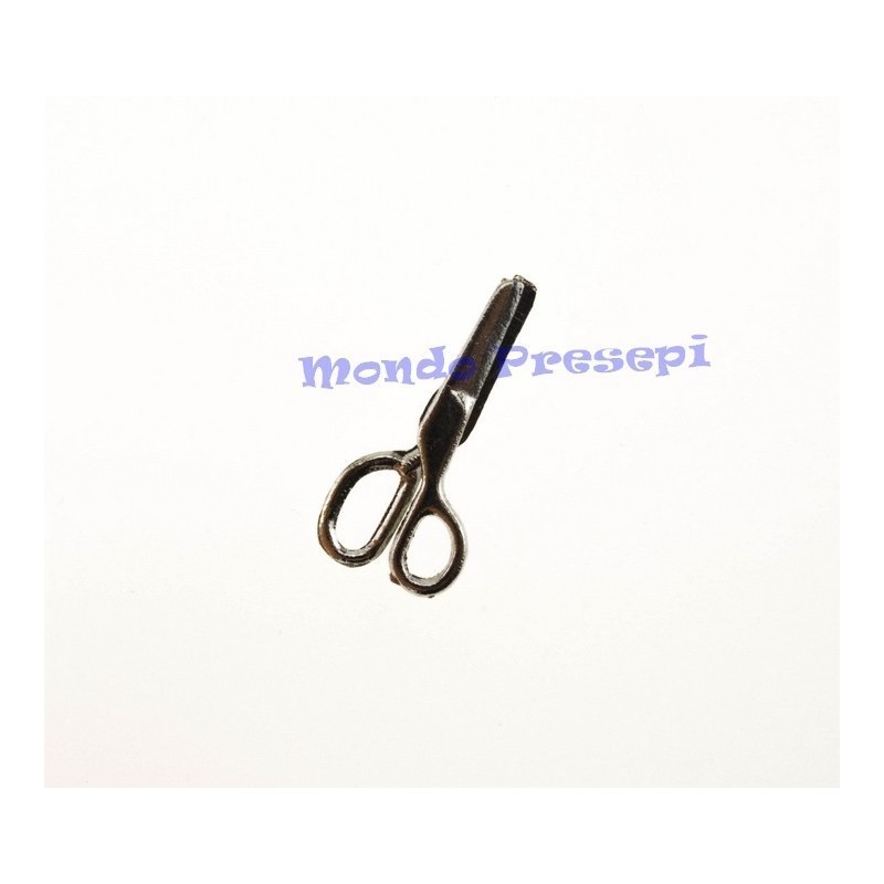 Scissor available in sizes: