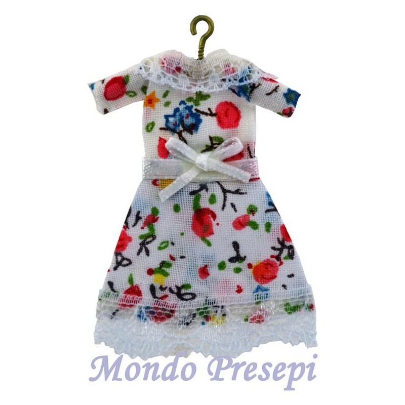 Perchero con vestido blanco con estampado Mondo