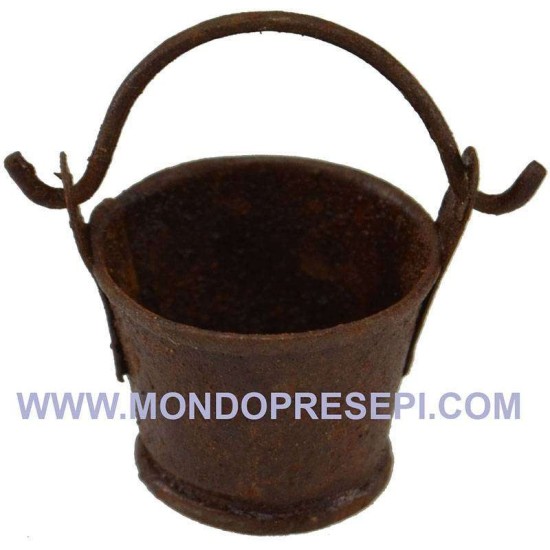 Rusted bucket 2 cm